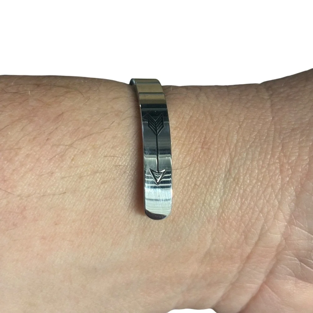 Mint & Lily Silver Straighten‎ Your Crown Daughter Inspirational Cuff Bracelet